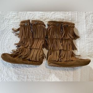 Minnetonka girls size 12 brown suede fringe mocassin boots